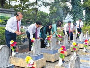 Đoàn đại biểu tỉnh Phú Thọ viếng Anh hùng liệt sĩ tại các nghĩa trang liệt sĩ Quốc gia