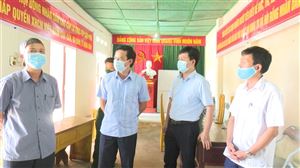 Đồng chí Nguyễn Văn Cường - Phó Bí thư TT Huyện uỷ, Chủ tịch HĐND huyện kiểm tra công tác chuẩn bị bầu cử tại xã Đào Xá  