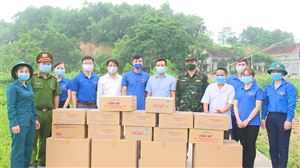 Hội Doanh nghiệp trẻ tỉnh Phú Thọ trao tặng 10.000 chiếc khẩu trang cho chốt kiểm soát dịch bệnh tại khu 7 – Tân Phương