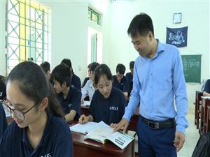 Thầy giáo Trần Huy - tấm gương người Bí thư Chi bộ mẫu mực thực hiện tốt Chỉ thị 05 của Bộ Chính trị