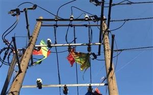 Cảnh báo tình trạng mất an toàn lưới điện do người dân thả diều gần khu vực dây điện