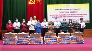 Ủy ban MTTQ huyện Thanh Thuỷ trao 4.500 con gà giống cho hộ nghèo