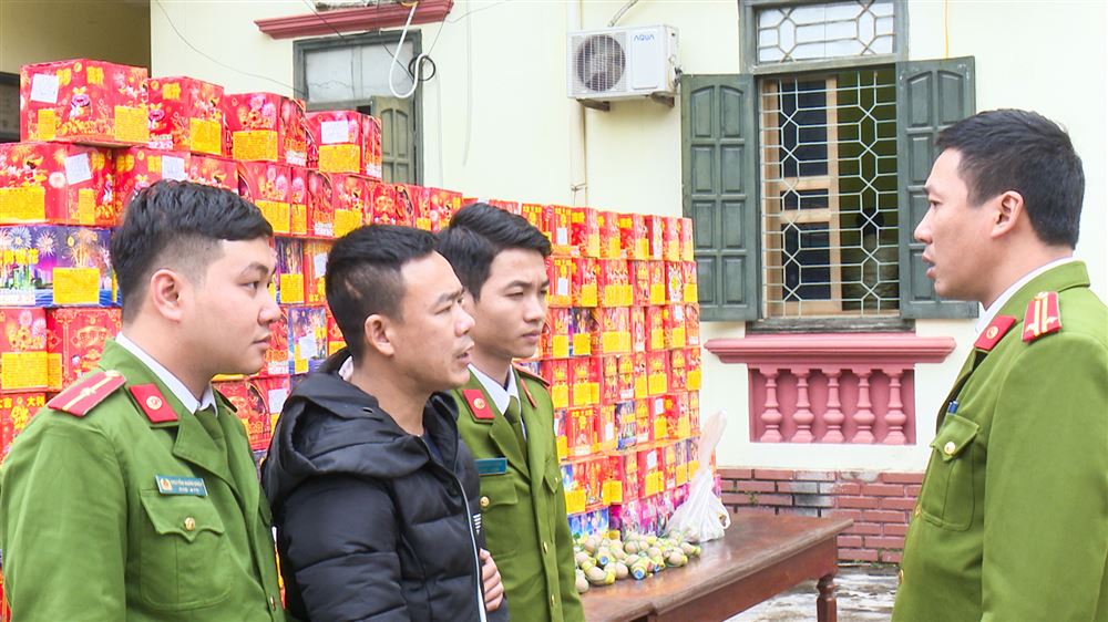 Đối tượng Hoàng Minh Tú khai nhận tại cơ quan điều tra là nhập hơn 300kg pháo nổ các loại từ Lạng Sơn