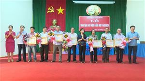Xã Đồng Trung trao huy hiệu Đảng cho các đảng viên
